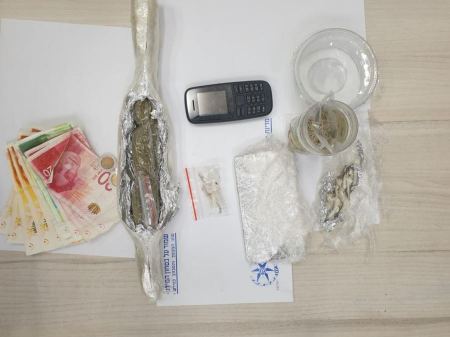 اعتقال شابين من جسر الزرقاء بشبهة حيازة المخدرات